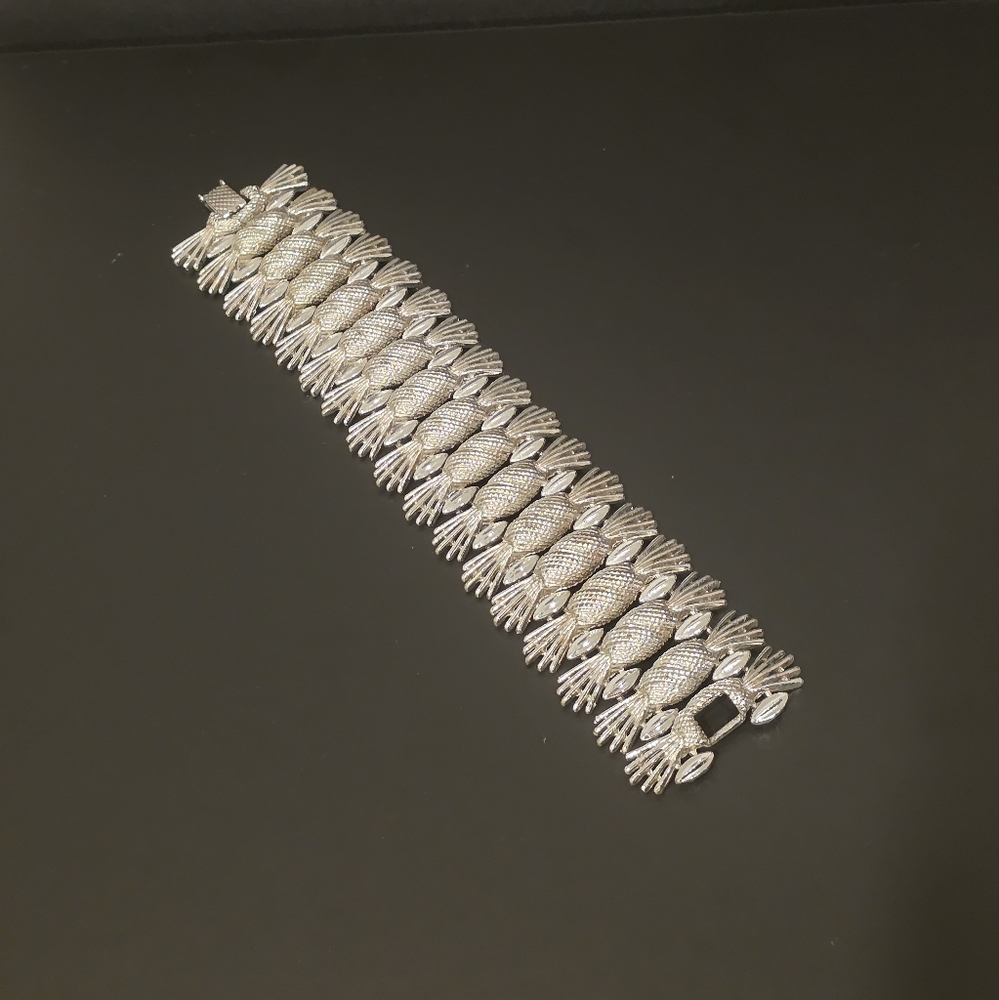 Sarah Coventry Simply Elegant Pineapple Bracelet